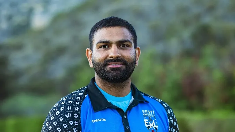 Teen Over Mein Century Kisne Banai?