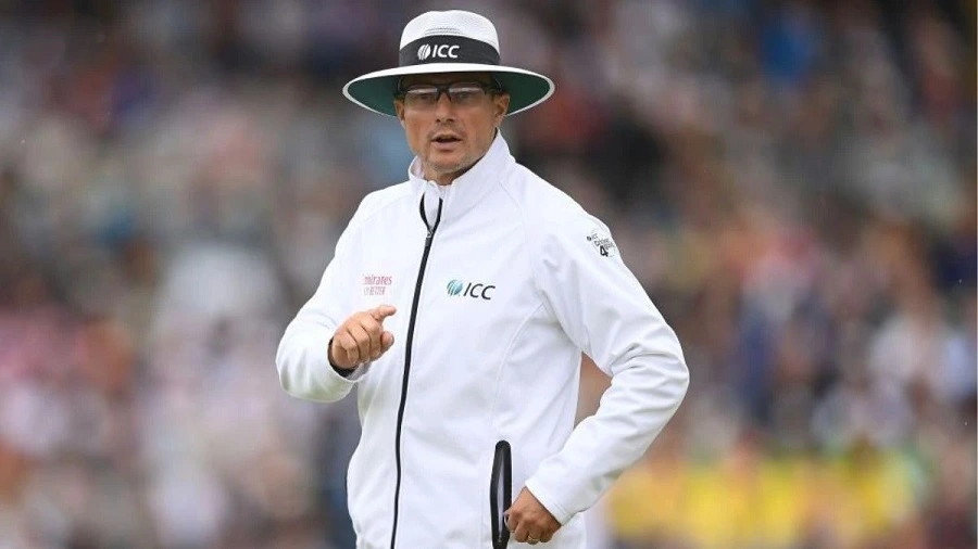 तीसरे अंपायर द्वारा आउट दिए जाने वाले पहले खिलाड़ी कौन थे?