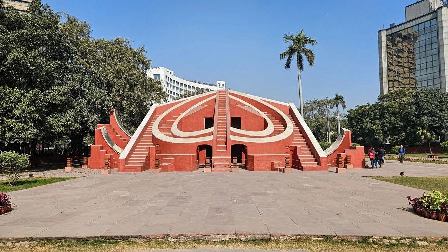 Jantar Mantar Delhi: History, Timings, Tickets, Architecture & Visitor 1 Jantar Mantar Delhi